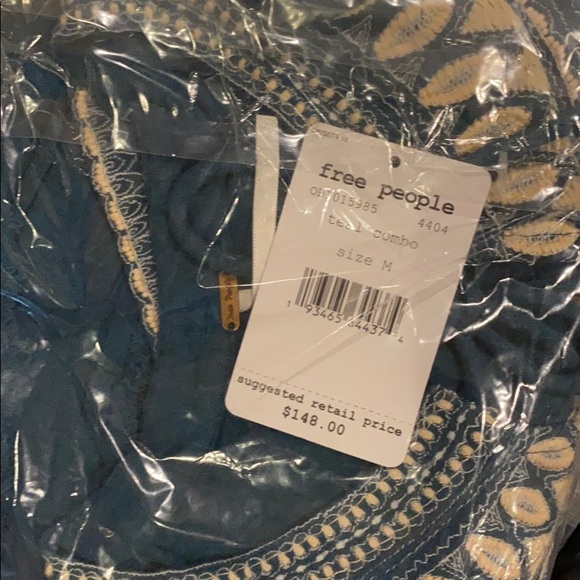 FREE PEOPLE SIZE SPECIFIC MYSTERY BOX - Picture 4 of 5